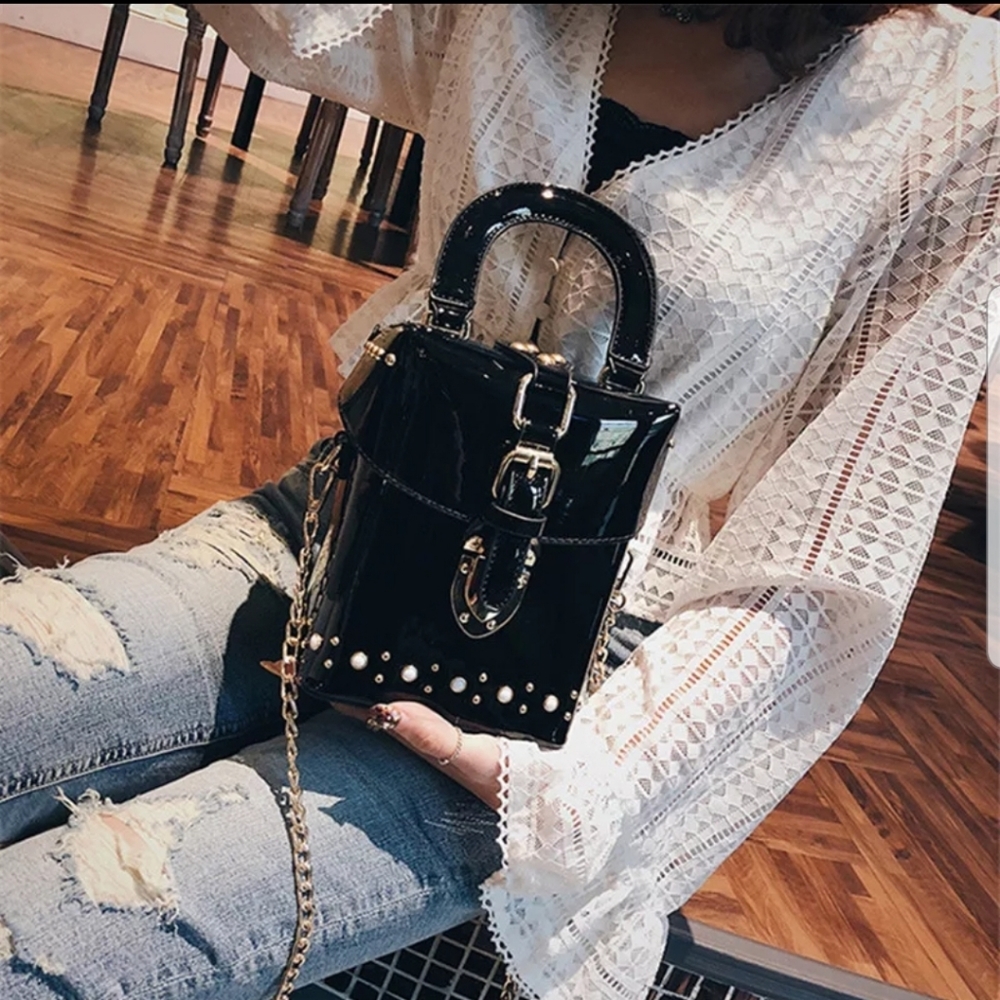 ** Black cube designer messenger bag